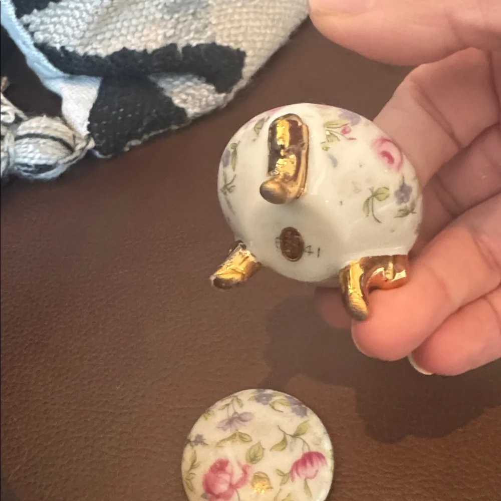 VTG Floral Trinket Box with Gold Accents Made in Japan